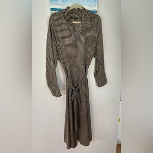 Gorgeous silky Banana Republic dress. Perfect for work! New without tags.